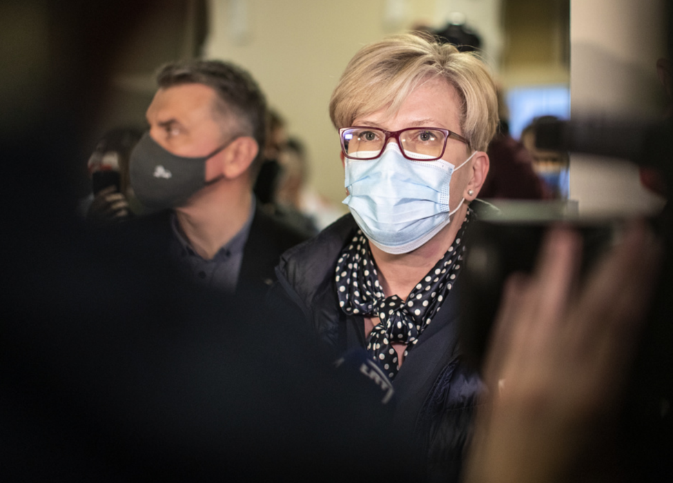 Litauens premiärminister Ingrida Simonyte på Vilnius flygplats under söndagskvällen, där hon träffat flera av dem som var ombord det omdirigerade flygplan.