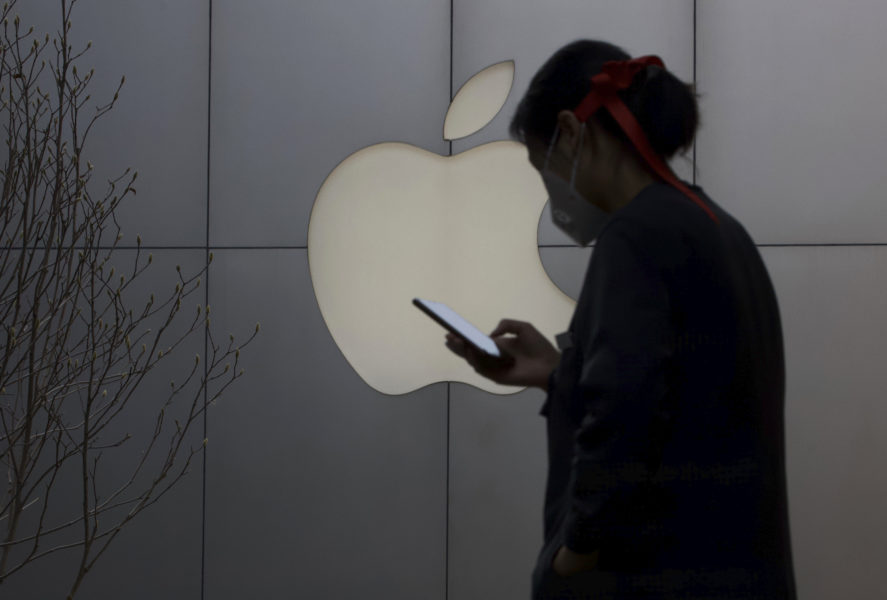 För att inte komma på kant med de kinesiska myndigheterna har Apple gjort en rad eftergifter gällande sin verksamhet i Kina.
