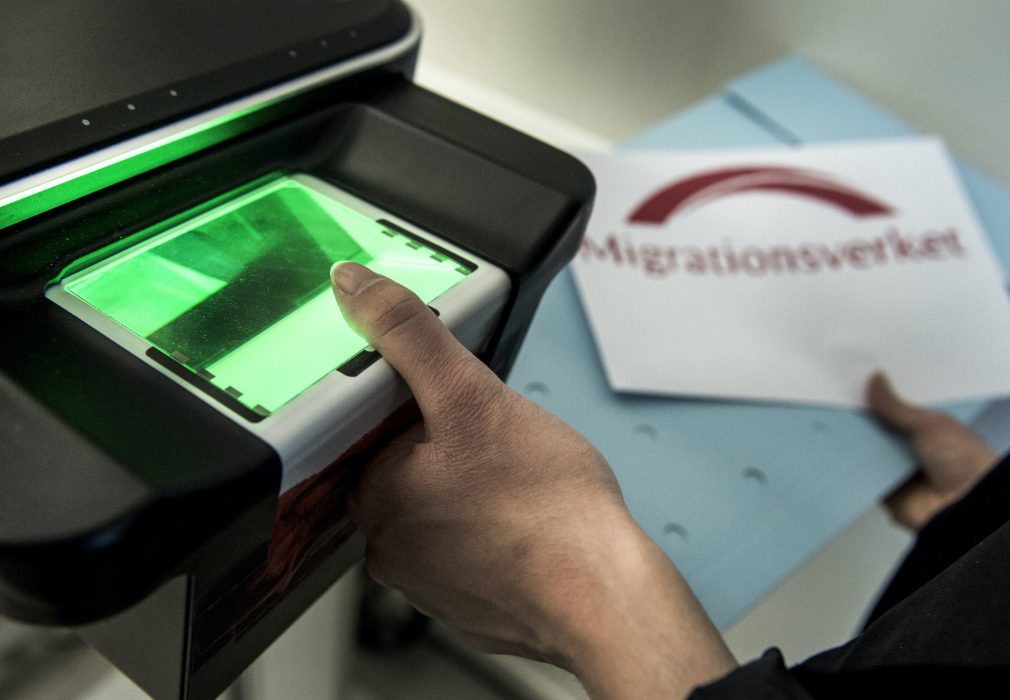 Efter hård kritik lovar Migrationsverket att id-kontrollerna ska bli bättre.