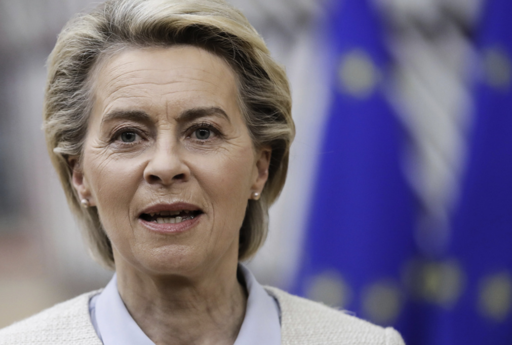 "Ett skandalöst beteende", säger EU-kommissionens ordförande Ursula von der Leyen om nedtvingandet av ett Ryanairflygplan i Minsk i Belarus.