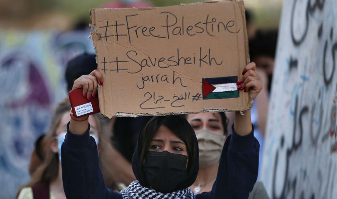 De israeliska myndigheterna har beordrat sex palestinska familjer att lämna sina hem i området Sheikh Jarrah för att ge plats för israeliska bosättare.