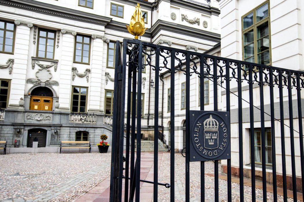 Högsta Domstolen har för första gången prövat en dom om krigsförbrytelser.