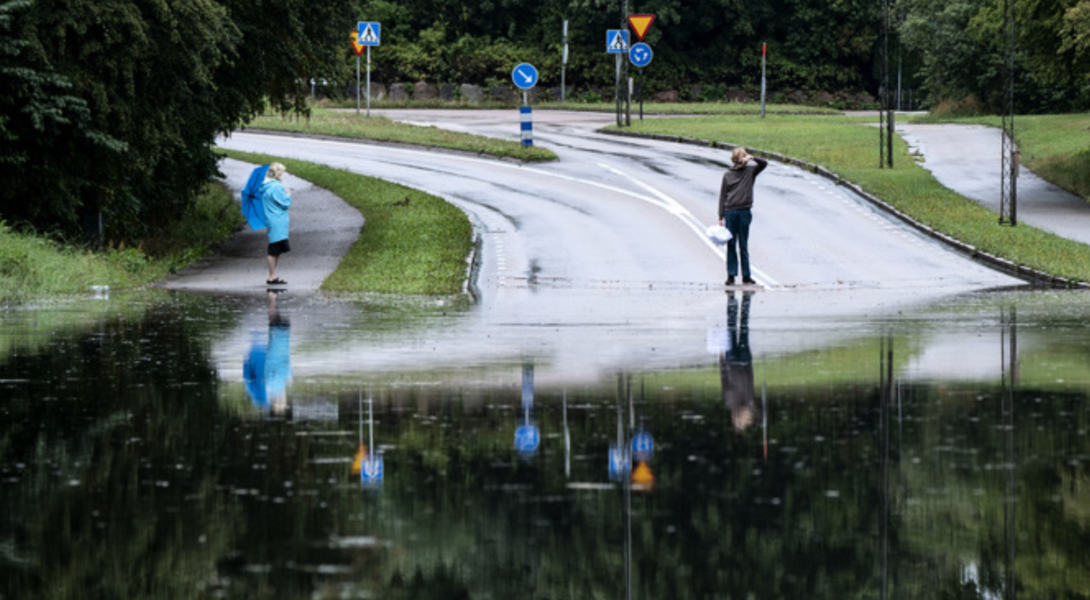 Många larmade om översvämningar efter det häftiga regnovädret i östra Svealand på onsdagen.