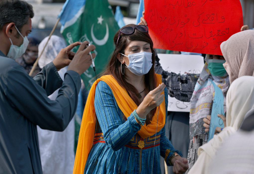 Mona Khan, en frilansande kvinnlig journalist under en intervju i Islamabad, Pakistan i september 2020.