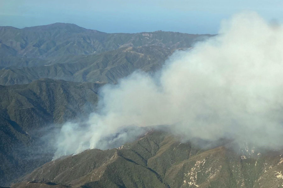 Den så kallade Willow-branden har svept in området nära Big Sur i Kalifornien i rök.