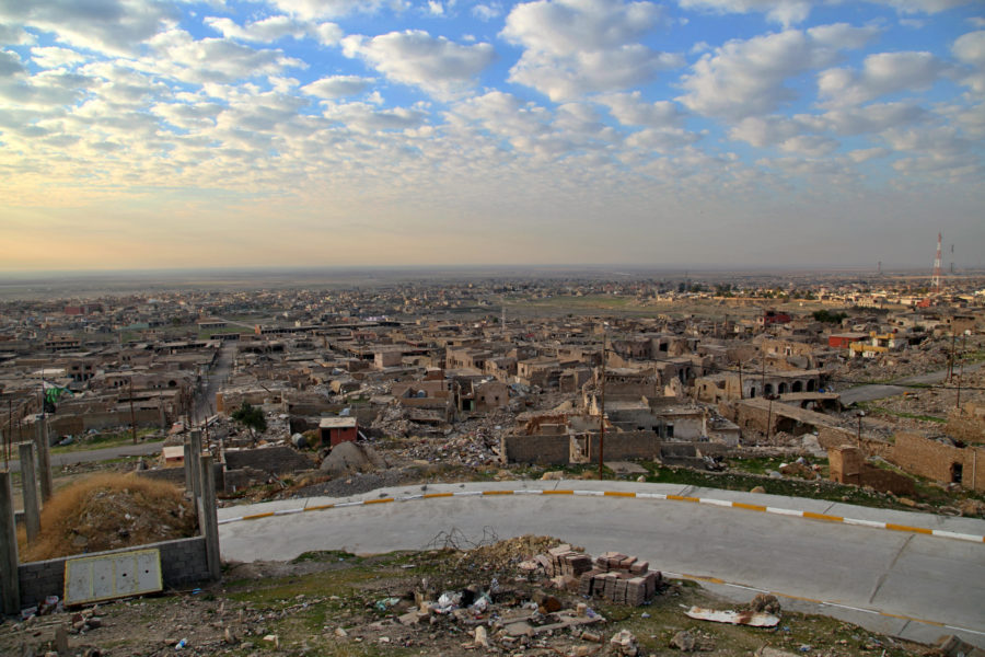 Stora delar av Sinjar är förstörda och en återuppbyggnadsprocess har påbörjats.