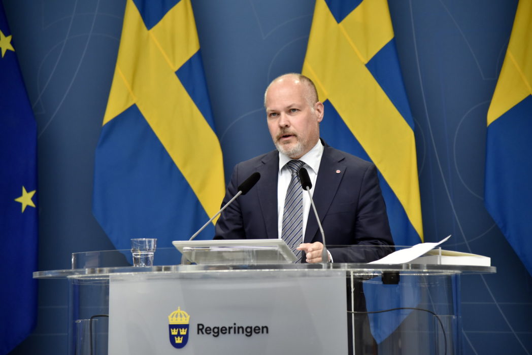 Justitieminister Morgan Johansson (S) avfärdar V-hotet och menar att 48 timmar inte behövs.