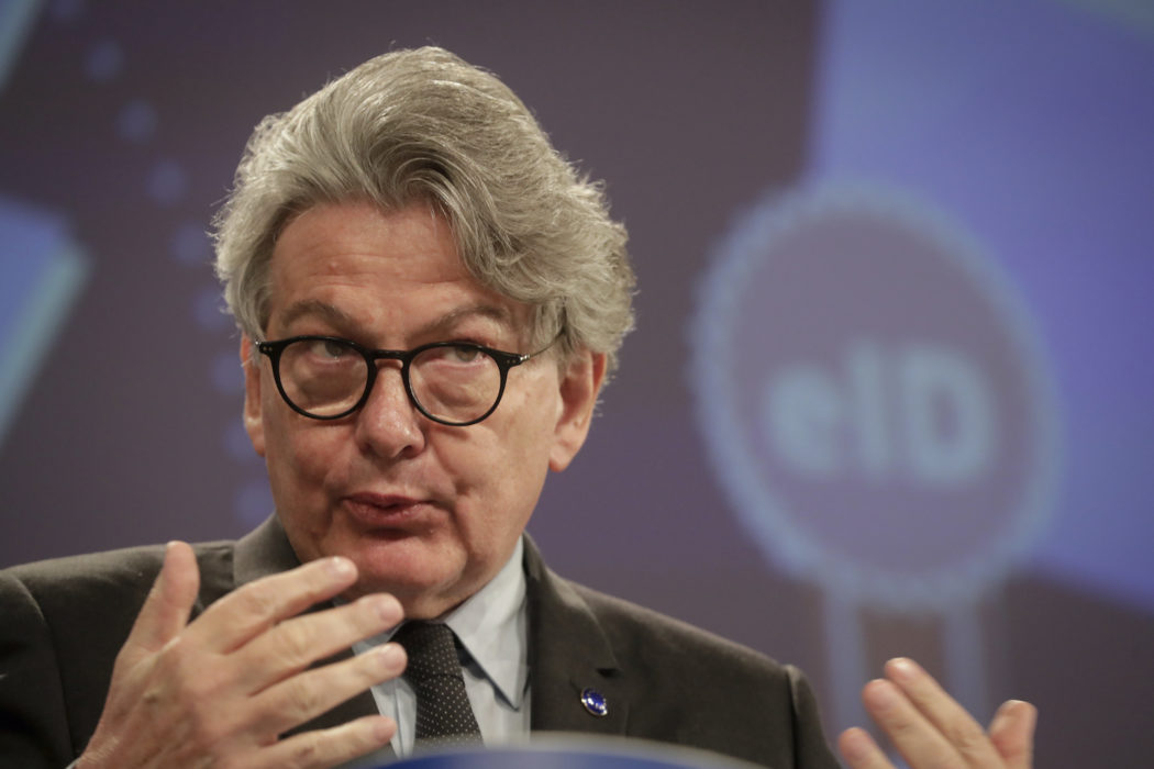 EU:s inremarknadskommissionär Thierry Breton välkomnar nya riktlinjer om upphovsrätten på internet.