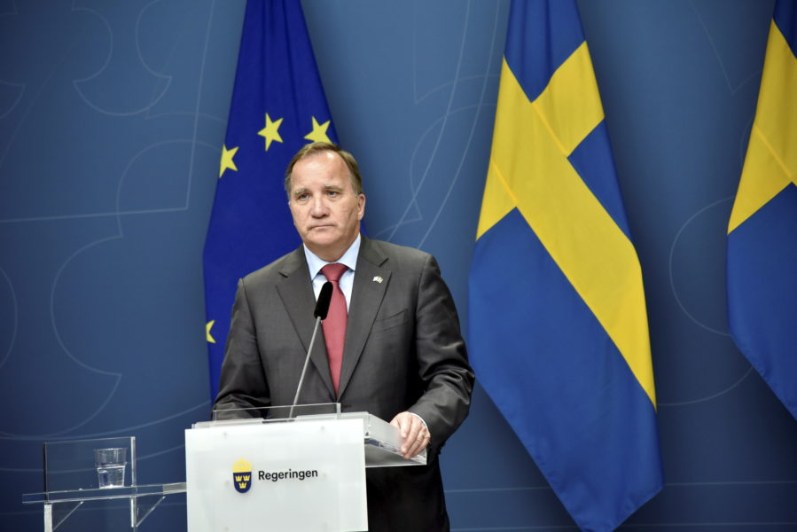 Statsminister Stefan Löfven (S) kan röstas bort på måndag förmiddag.