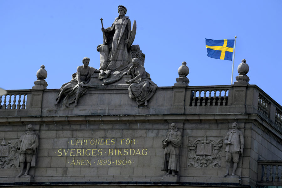 Det har inte offentliggjorts vilka svenska politiker eller tjänstemän som har avlyssnats av NSA.