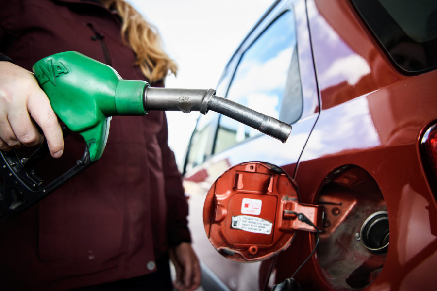 Från och med 1 augusti fram till 2030 måste andelen biodrivmedel som blandas in i fossila bränslen öka, har riksdagens beslutat.