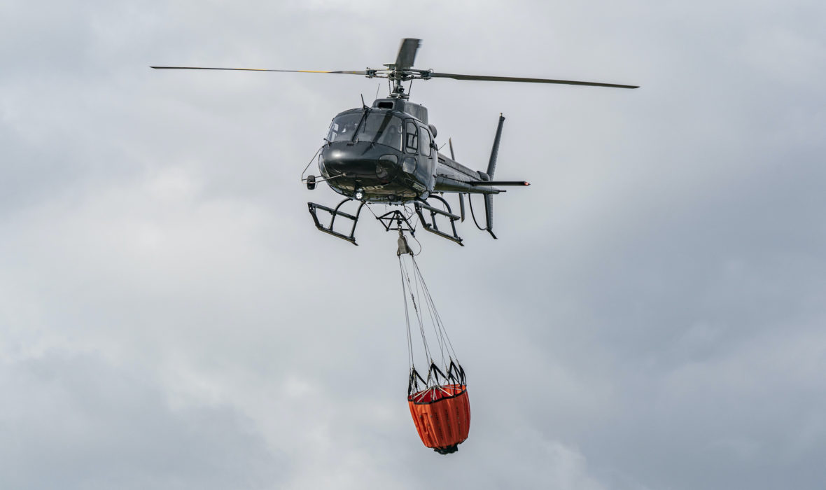En stor skogsbrand har härjat i Jämtland sedan onsdagseftermiddagen.
