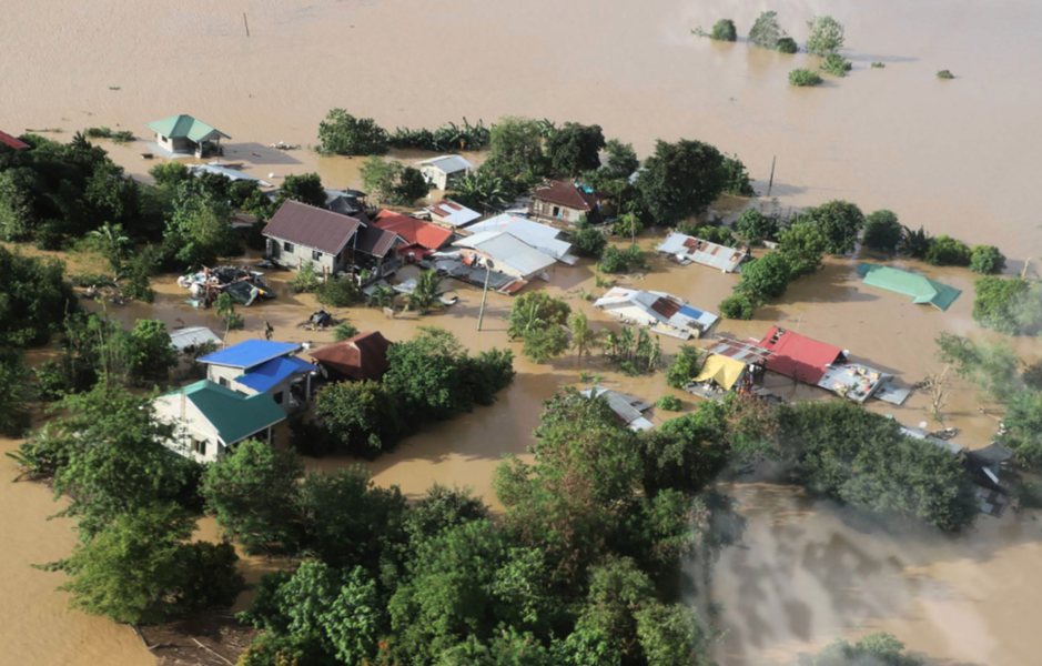 Översvämmade hus i Cagayan-området i Filippinerna förra året.