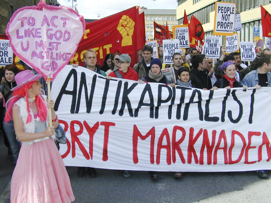 ”Många förutspådde att när internet väl får genomslag kommer folk sluta protestera på gatorna.