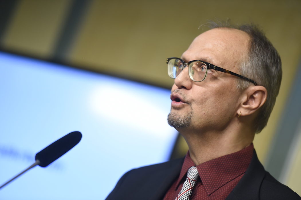 Vänsterpartiet kan stärkas av debatten om marknadshyror och av hotet att fälla regeringen, tror statsvetaren Ulf Bjereld.