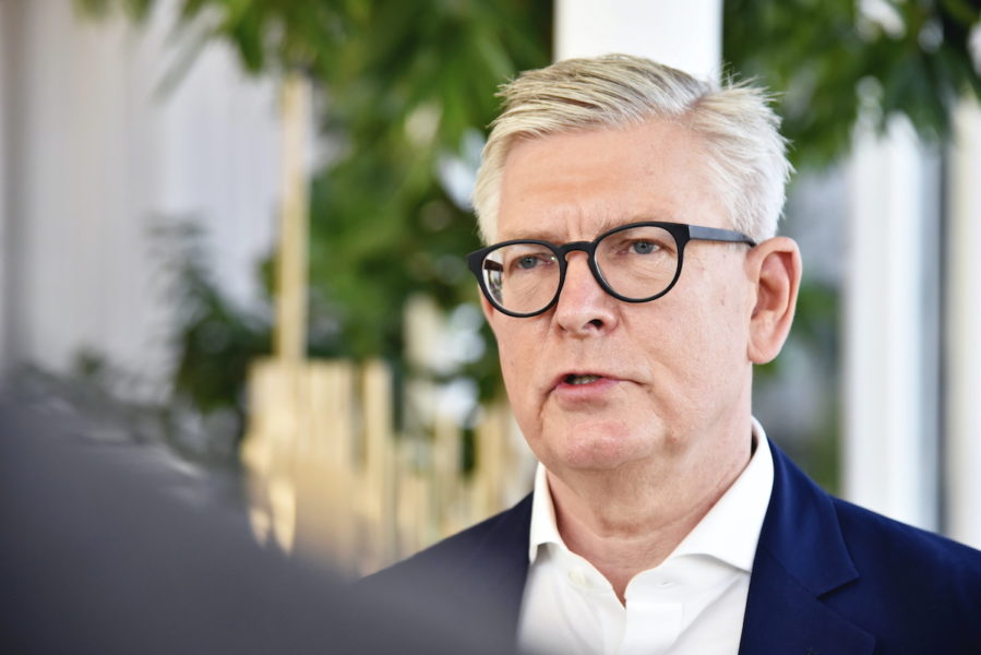 Börje Ekholm, vd för Ericsson, är en av de 500 personer som fick höjda bonusar och rörliga ersättningar under pandemiåret.