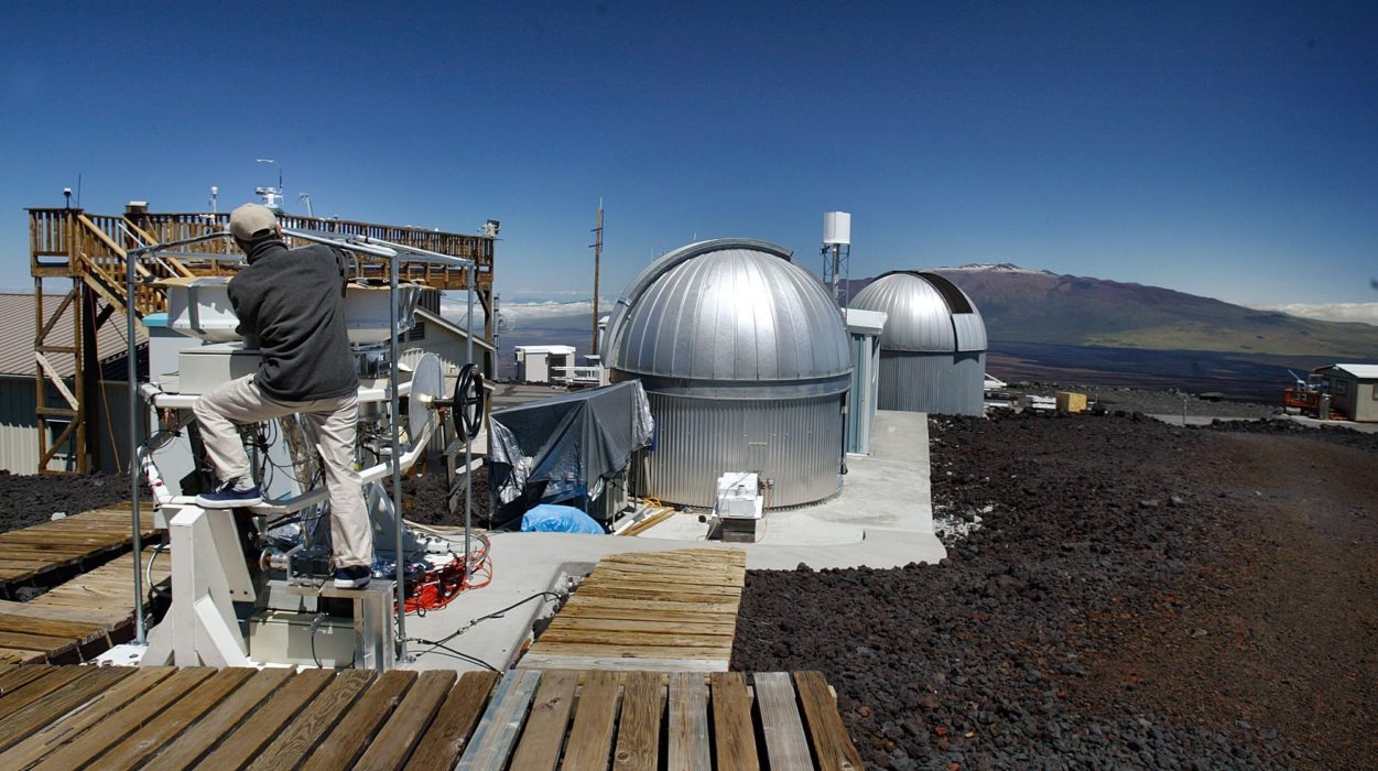 Mätstationen Mauna Loa i Hawaii där halten koldioxid (ppm) i atmosfären mäts kontinuerligt.