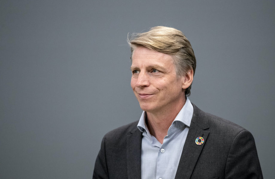 Miljö- och klimatminister Per Bolund (MP) lägger som en del i januariavtalet fram ett förslag på förbud mot utvinning av av fossila bränslen.