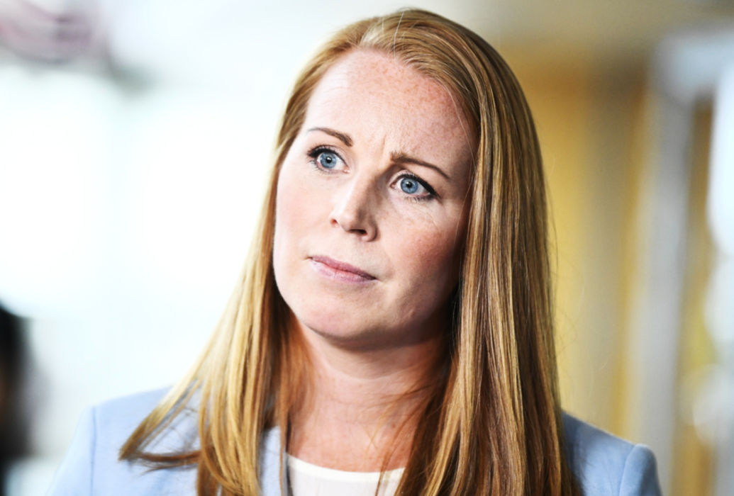 Centerpartiets ledare Annie Lööf (C) möter medier efter dagens träff med talmannen.