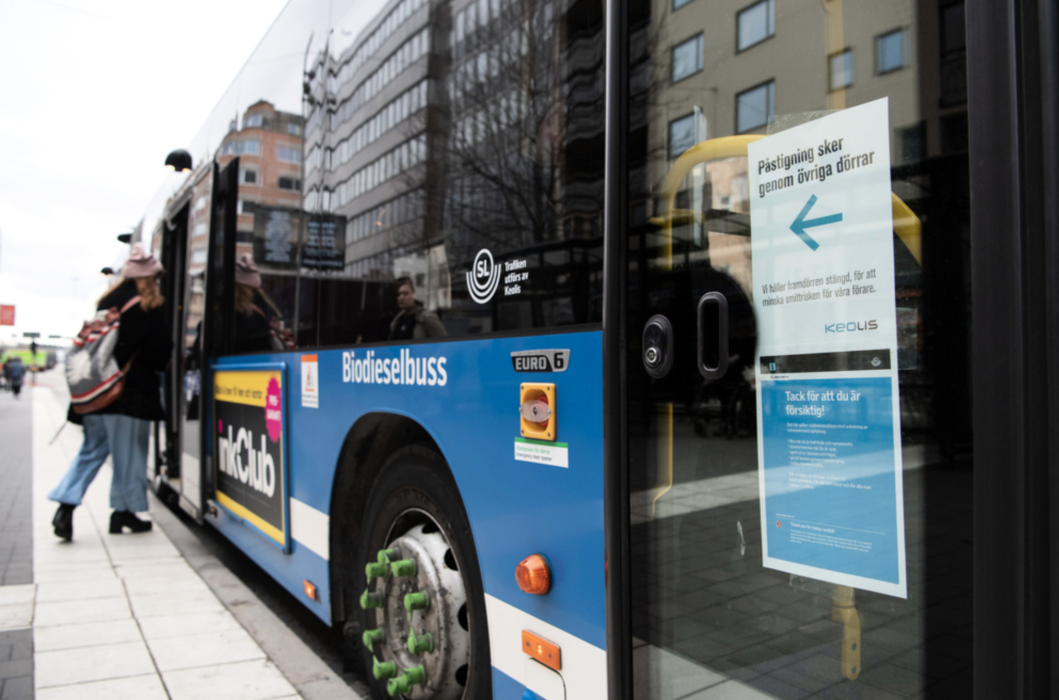 Målet med att kartlägga resvanor i kollektivtrafiken är för att framtiden kunna motverka trängsel och därmed minska smittorisken för de som måste fortsätta resa till arbetet.
