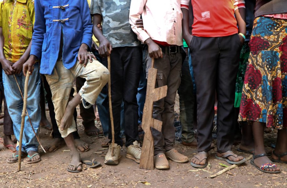 På bilden syns tidigare barnsoldater i Sydsudan som fått hjälp av FN att lämna soldatlivet.