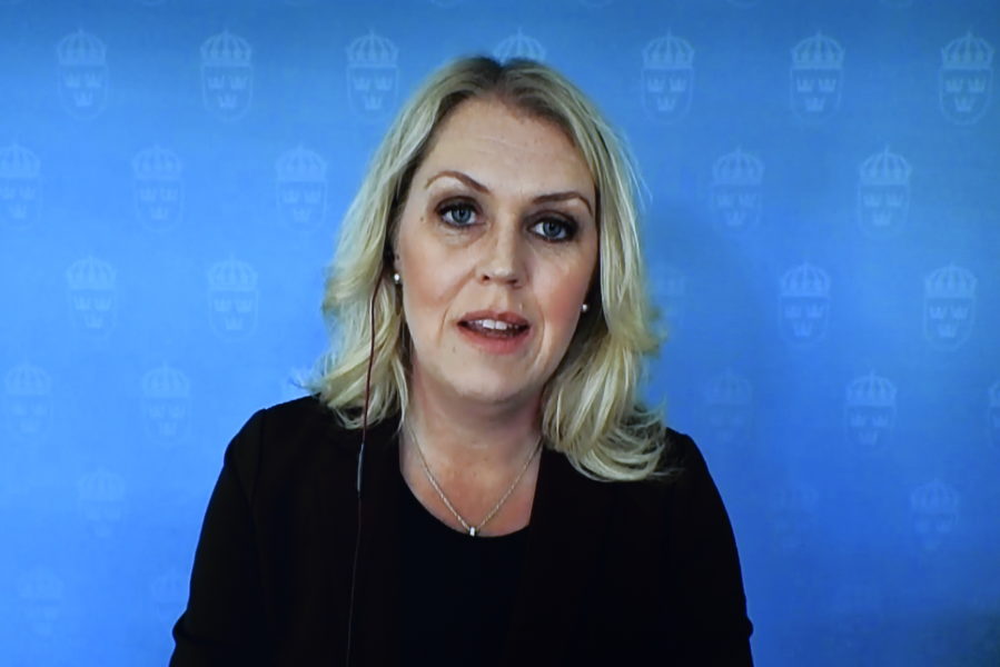 Socialminister Lena Hallengren (S) får nej från riksdagens socialutskott på förslaget till narkotikastrategi.