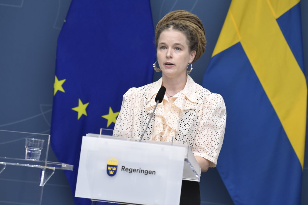 Kultur- och demokratiminister Amanda Lind säger att hot och hat mot civilsamhället är ett demokratiproblem.