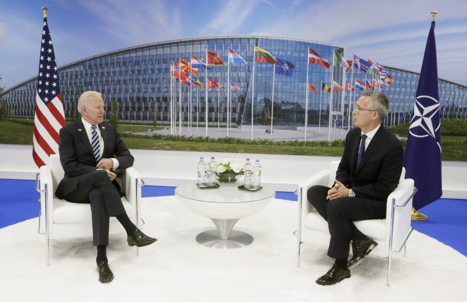 USA:s president Joe Biden samtalar med Natos generalsekreterare Jens Stoltenberg inför måndagens Nato-toppmöte i Bryssel.