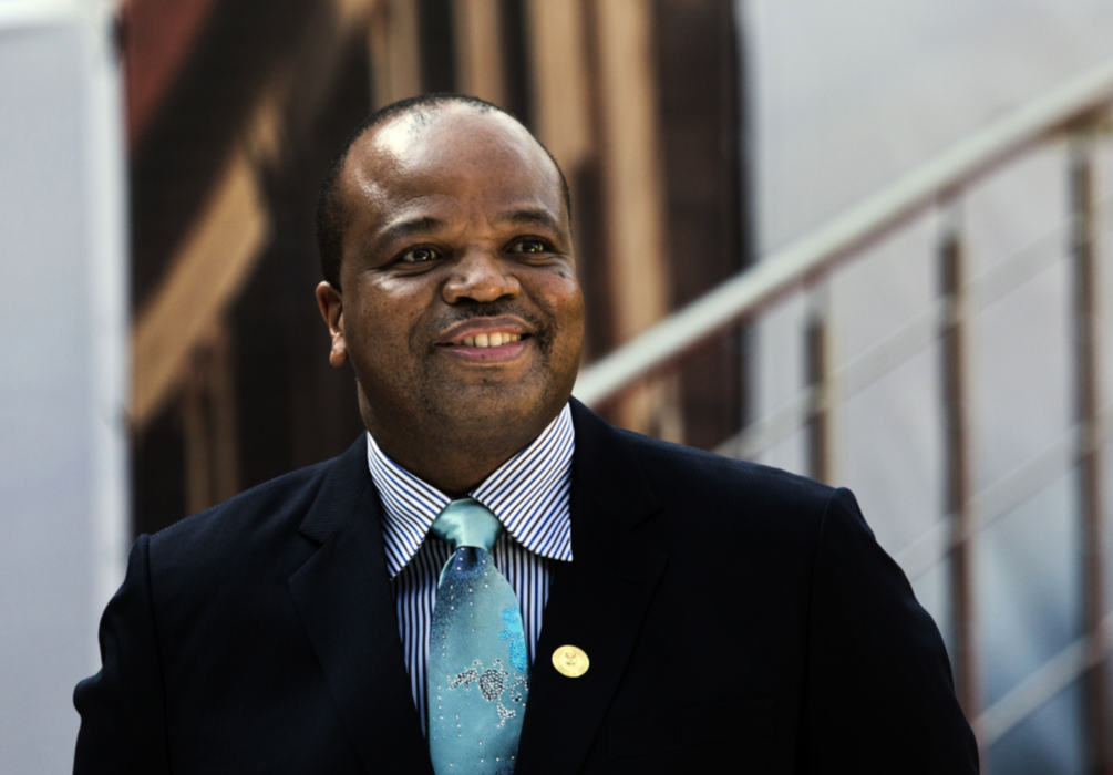 Swazilands kung Mswati III anklagas för att leva slösaktigt, på befolkningens bekostnad.