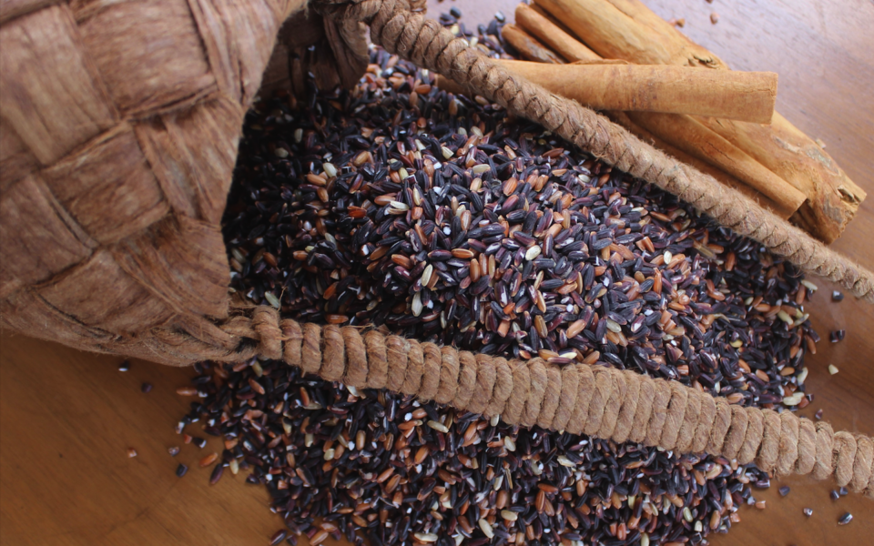 Det svarta traditionella riset från Assam är rikt på protein, järn, fibrer och antioxidanter.