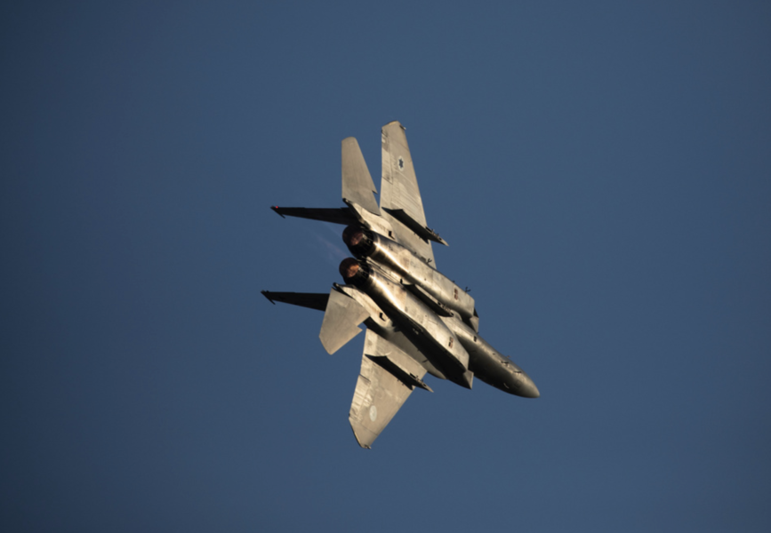 Israeliskt stridsflyg har återigen angripit mål i Gaza.