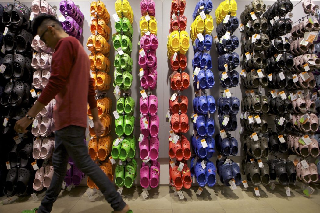 Crocs vill dra ner på sina klimatutsläpp.