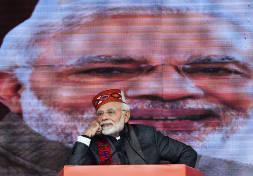 Indiens premiärminister Narendra Modi ombildar sin regering.