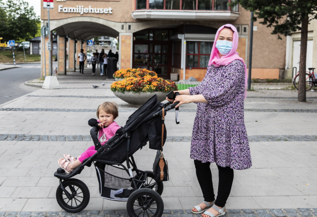 Marina Ziaie med dottern Marian bor i Tensta.