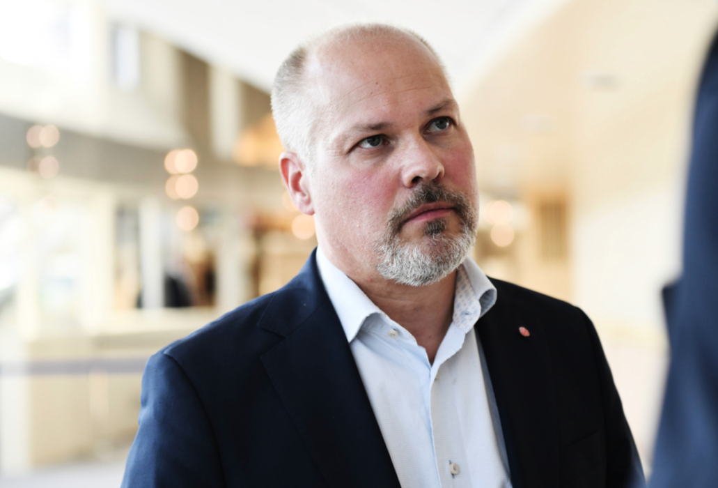 Regeringen återkallar den pågående remitteringen av utredningsförslaget om fri hyressättning, uppger justitieminister Morgan Johansson (S).