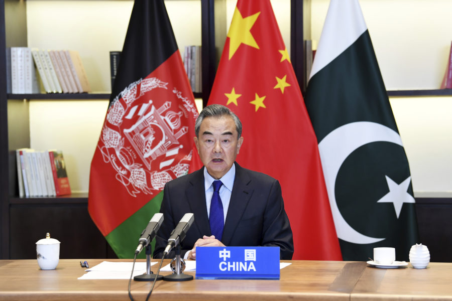 Kinas utrikesminister Wang Yi vid en konferens mellan Kina, Afghanistan och Pakistan i juni.
