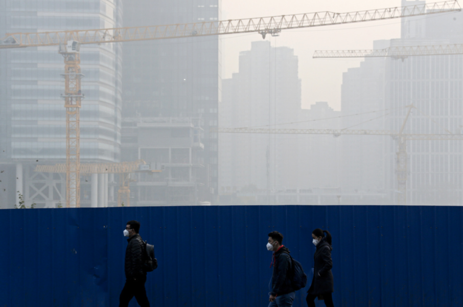Peking inhöljd i smog.