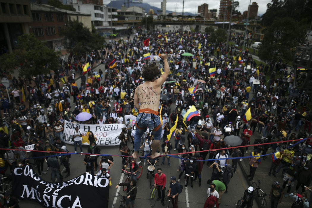 I Colombia har gatuprotester pågått sedan den 28 april i år.