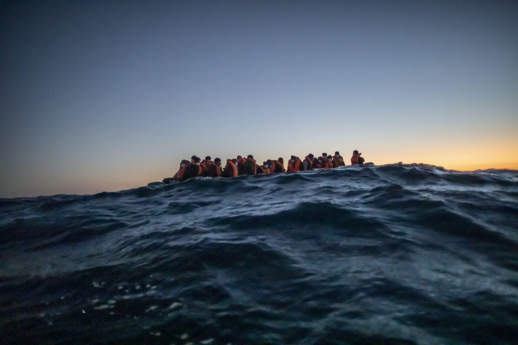 Över 40 migranter befaras ha drunknat utanför Tunisiens kust efter att båten de färdades i sjunkit.