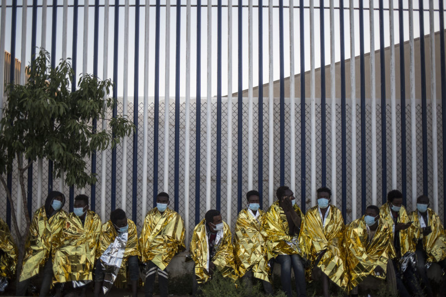 En grupp migranter som anlände till den spanska enklaven Melilla den 18 maj.