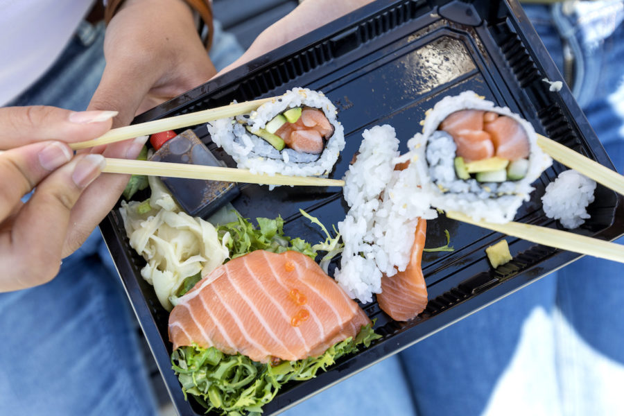 För den som inte tycker att vegansk sushi duger går det troligtvis att inom kort äta sushi med lax utan att fisken har slaktats, i varje fall i USA.
