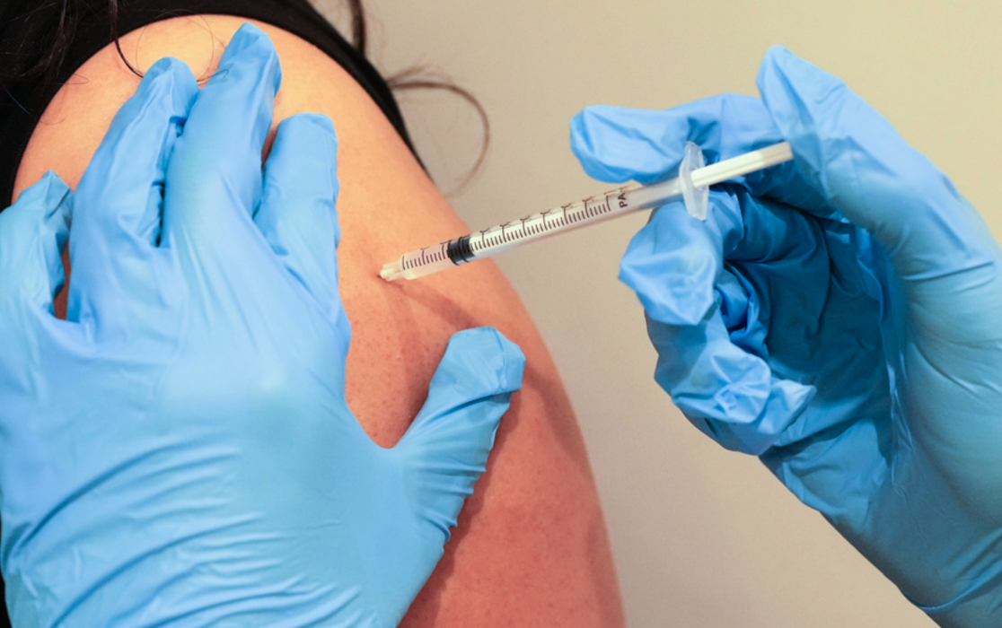 Demonstranter i Frankrike protesterar mot landets nya vaccinkrav.