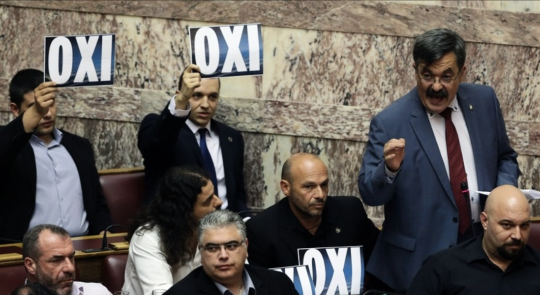 Nazistledaren Christos Pappas, här till höger och talandes i parlamentet, har gripits i Aten.