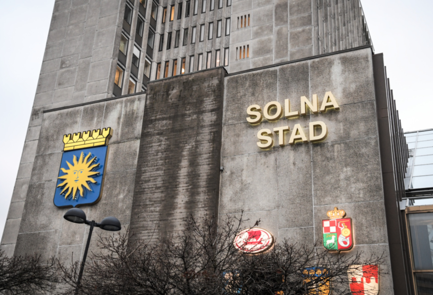 Solna stad överklagar förvaltningsrättens beslut som anser att kommunen brutit mot barnkonventionen.