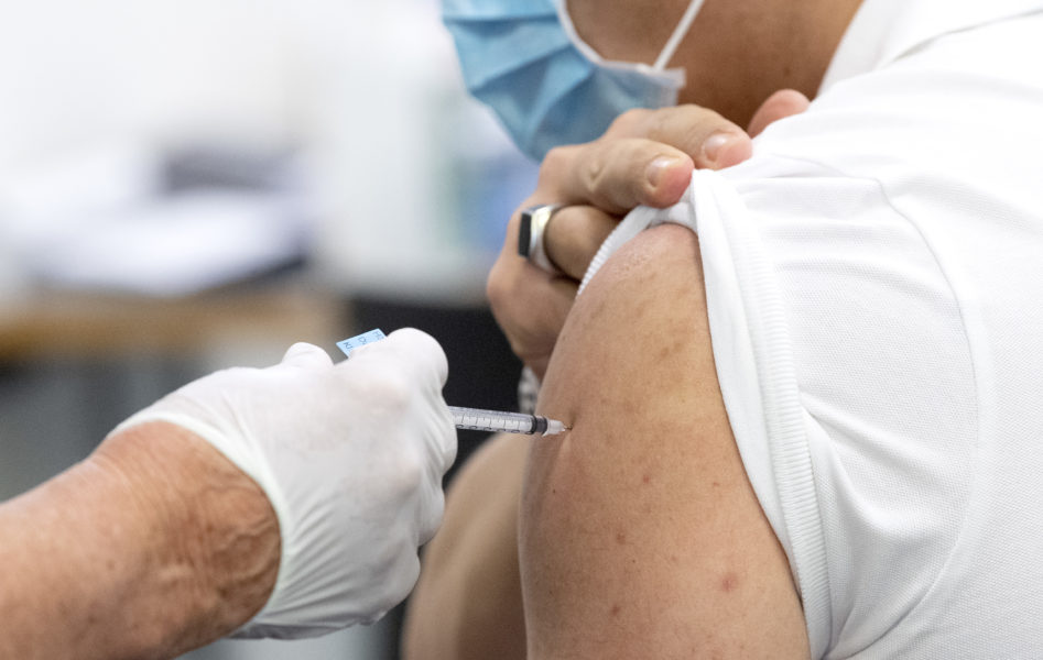 Av över 5,8 miljoner vaccinerade har runt 4 000 biverkningar anmälts till Läkemedelsverket.