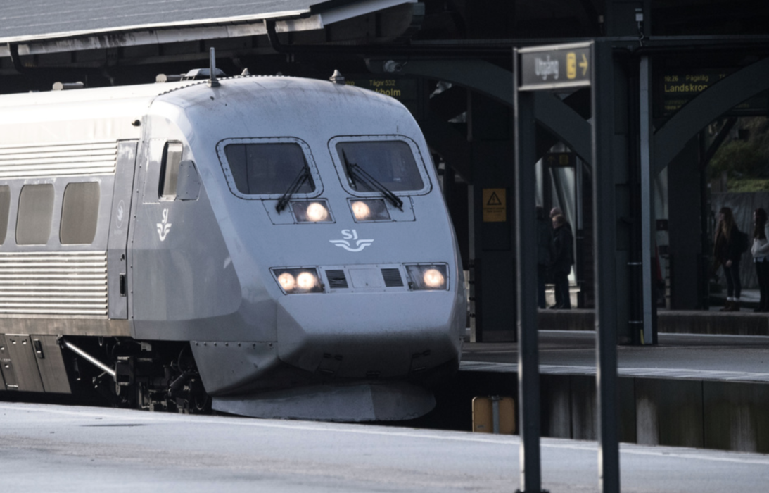 Tåg och bussar får fylla samtliga passagerarplatser från 15 juli.