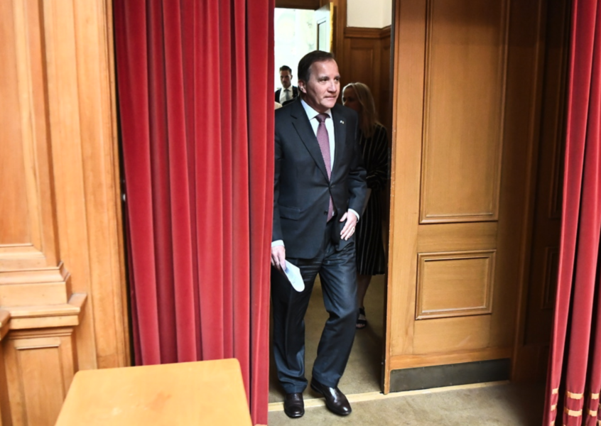 Stefan Löfven (S) under måndagens pressträff med riksdagens talman Andreas Norlén, som föreslog Löfven som statsminister.