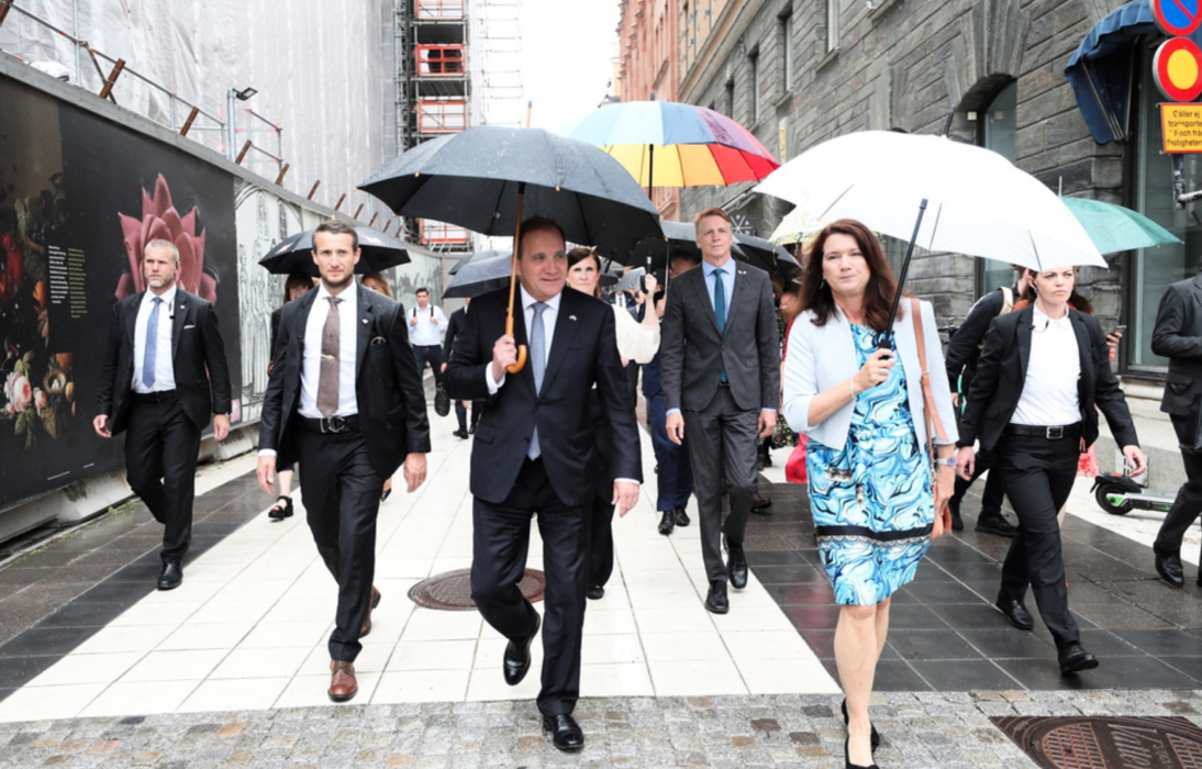 Statsminister Stefan Löfven med ministrar vid en pressträff på Riksplan efter att ha presenterat sin nya regeringen i riksdagen.