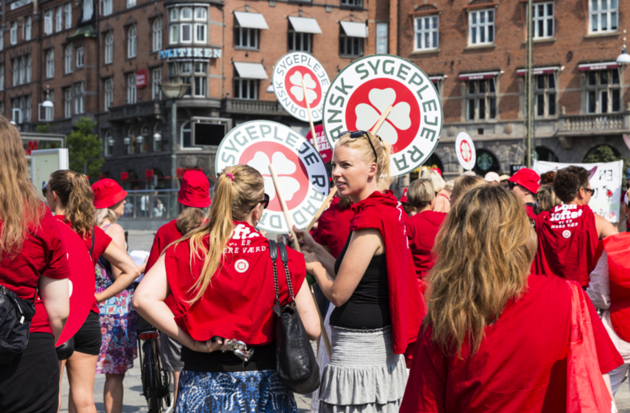 Strejkande sjuksköterskor på Amagertorv i Köpenhamn.