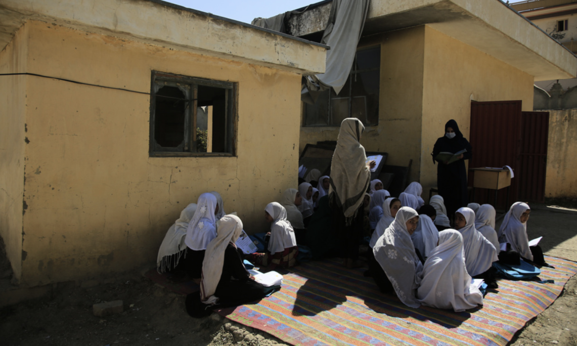 Resultaten av svenskt bistånd i Afghanistan bedöms som svaga, men insatser för utbildning har fungerat bättre än andra typer av insatser, visar en ny rapport.